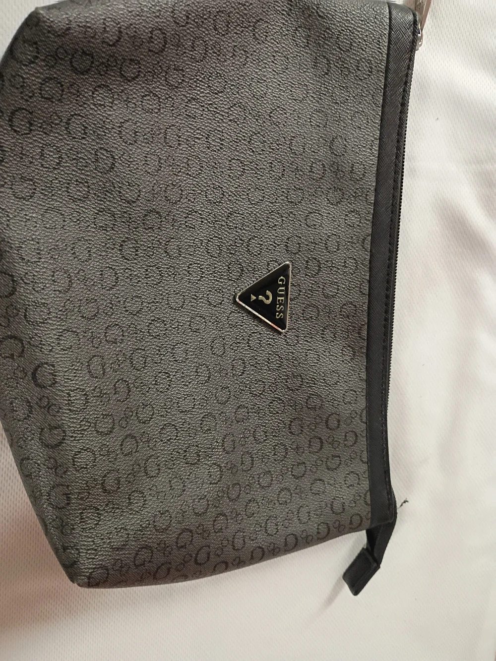 GUESS Men's Gray Logo Toiletry Bag